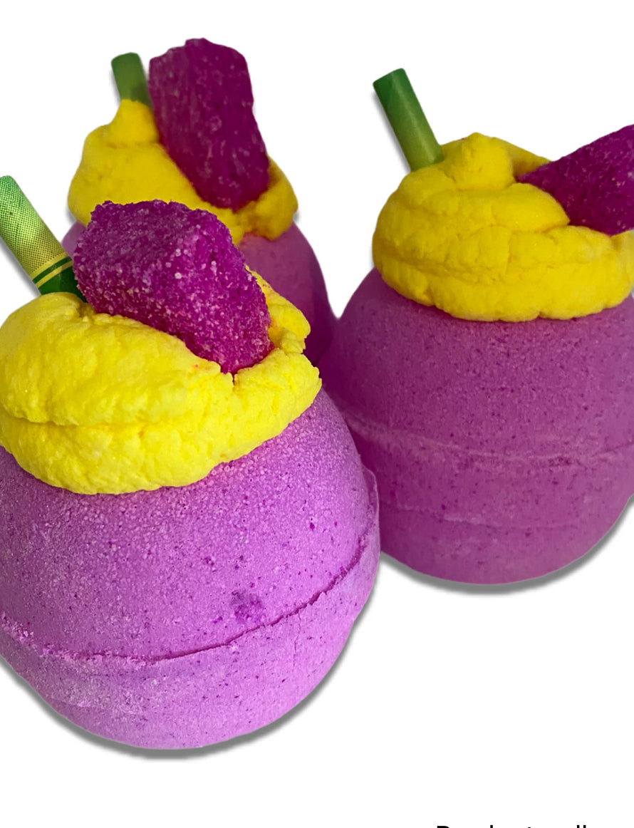 Blonde moment bath bomb