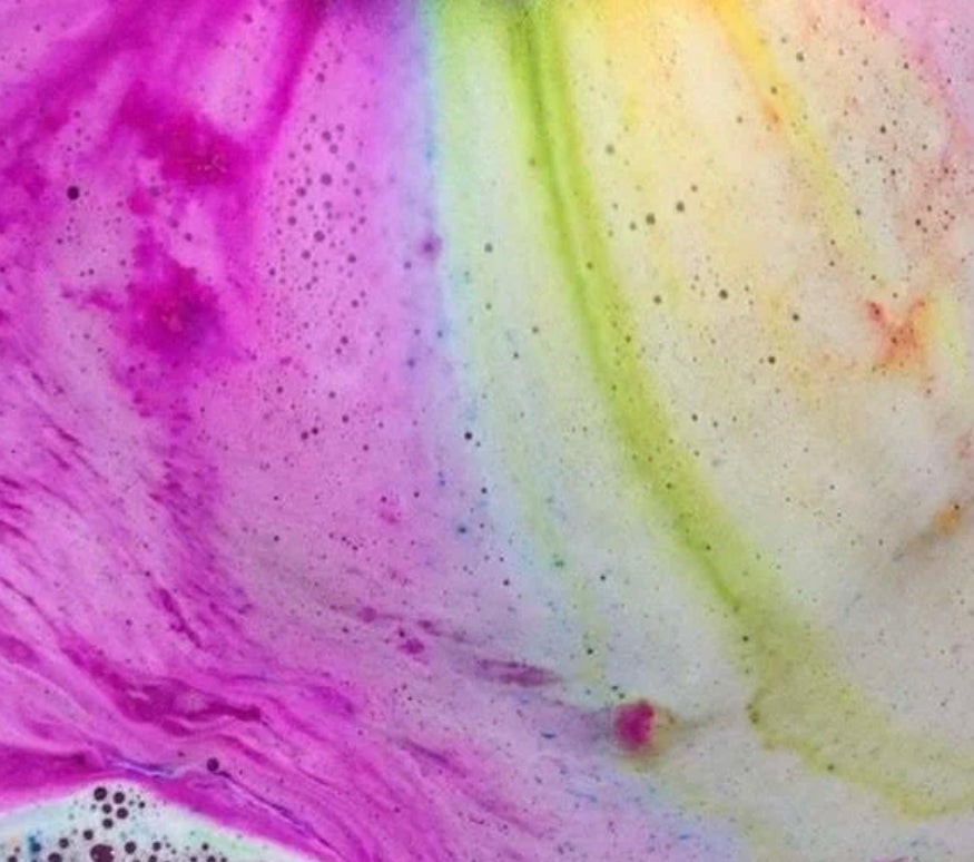 Rainbow unicorn horn bathbomb
