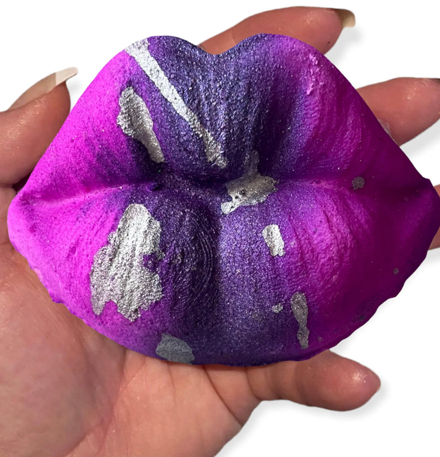 Opium designer lips bath bomb