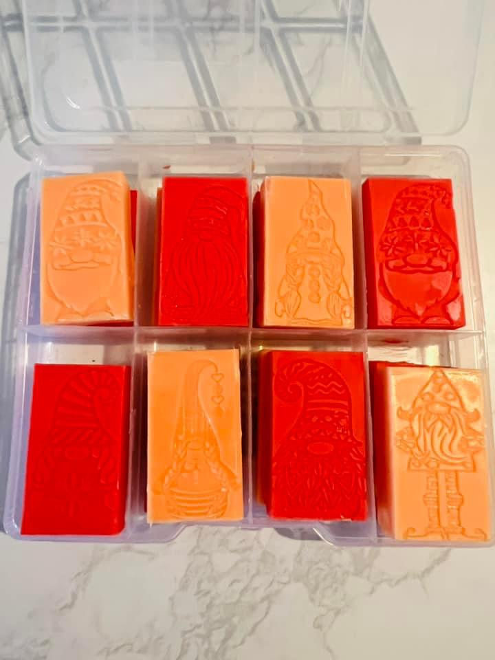 Mandarin & cranberry gonk wax melts. Set of 16